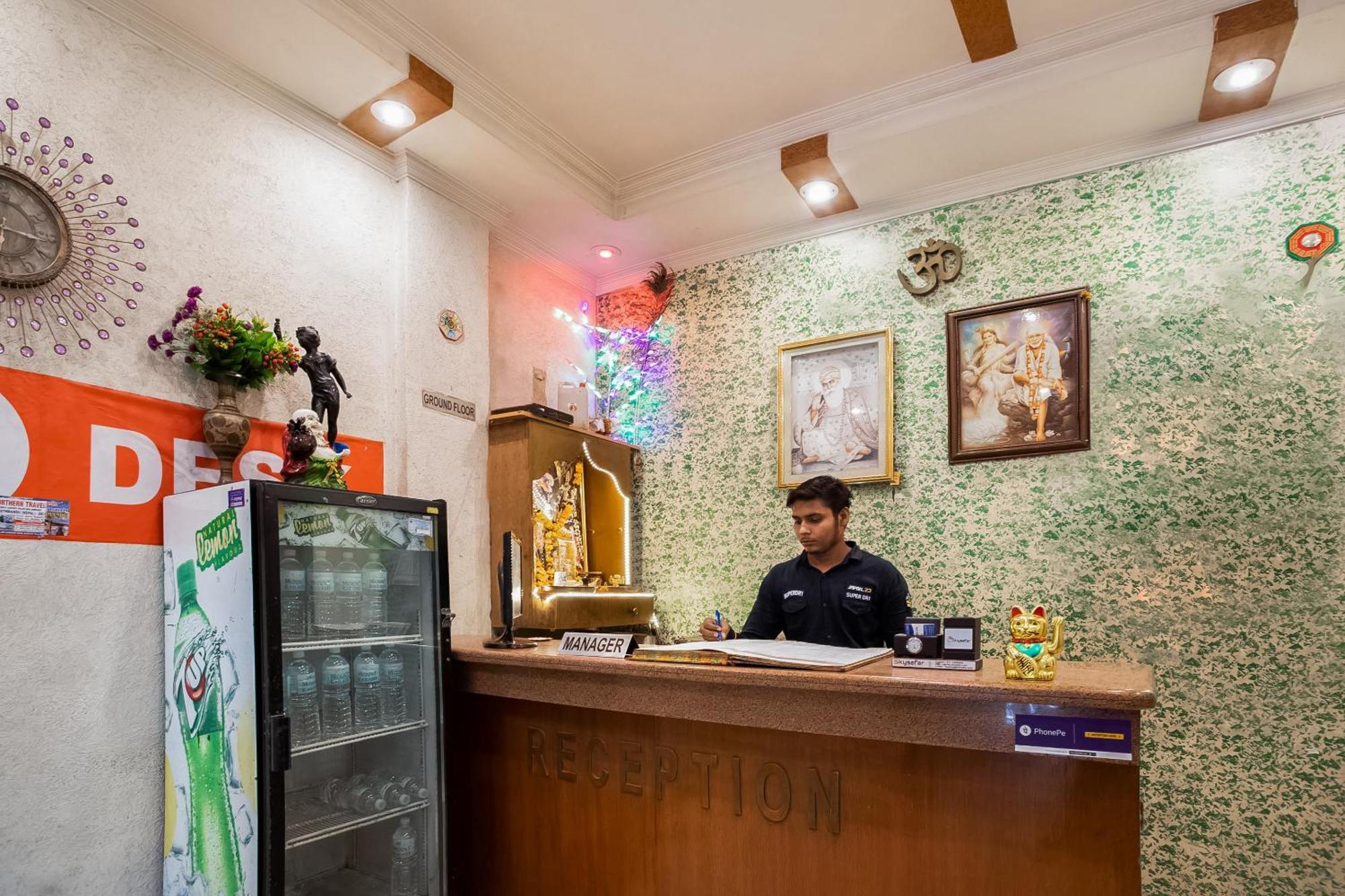 Hotel O City Inn Dx Nuova Delhi Esterno foto
