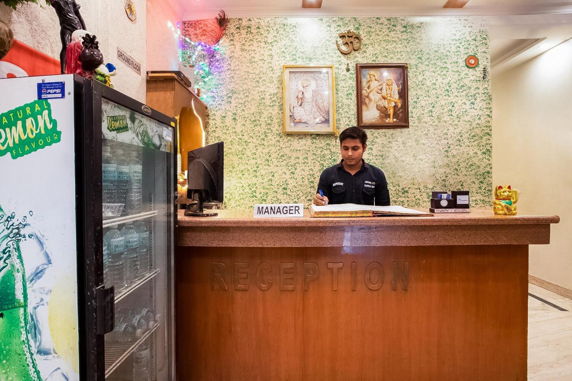 Hotel O City Inn Dx Nuova Delhi Esterno foto