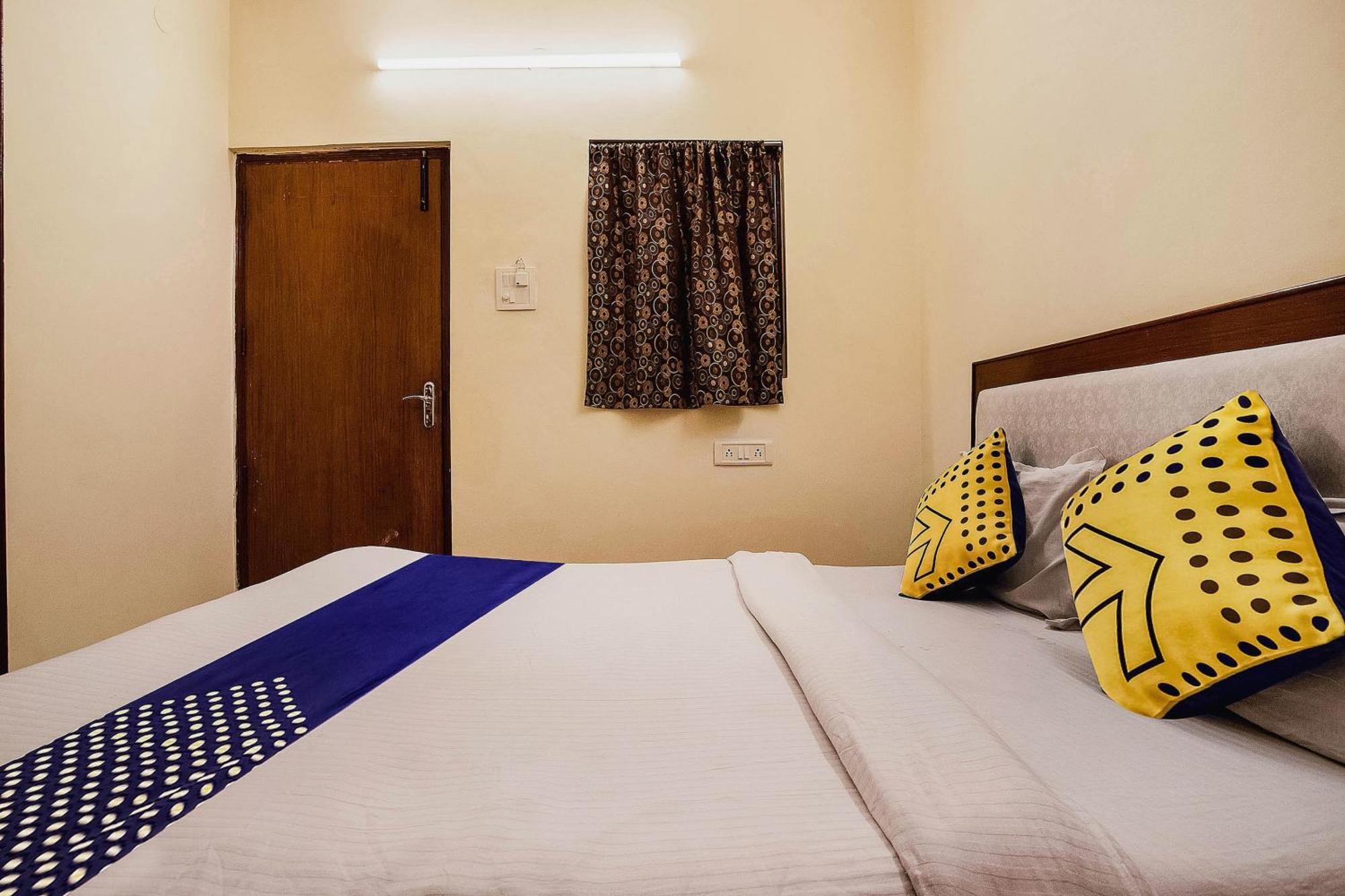 Hotel O City Inn Dx Nuova Delhi Esterno foto